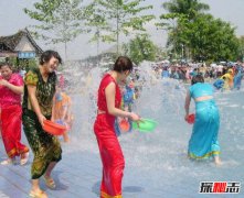 傣族最隆重的节日，泼水节(代表傣族的新