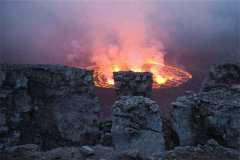 世界上最大的岩浆湖 尼拉贡戈火山（位于